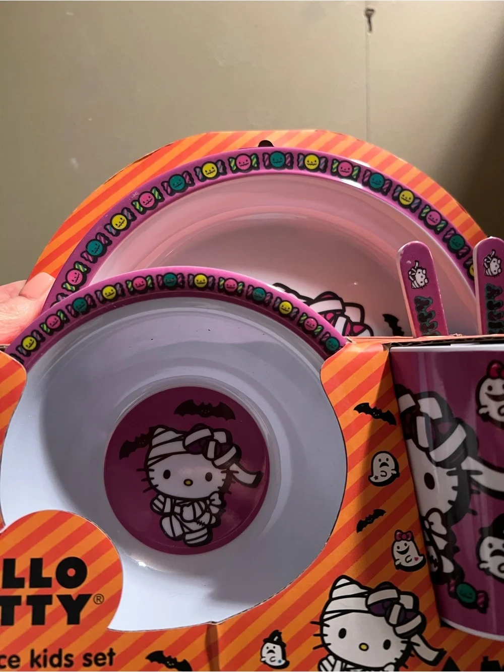 Hello Kitty Halloween Kids 5-Piece Halloween Dinnerware Set